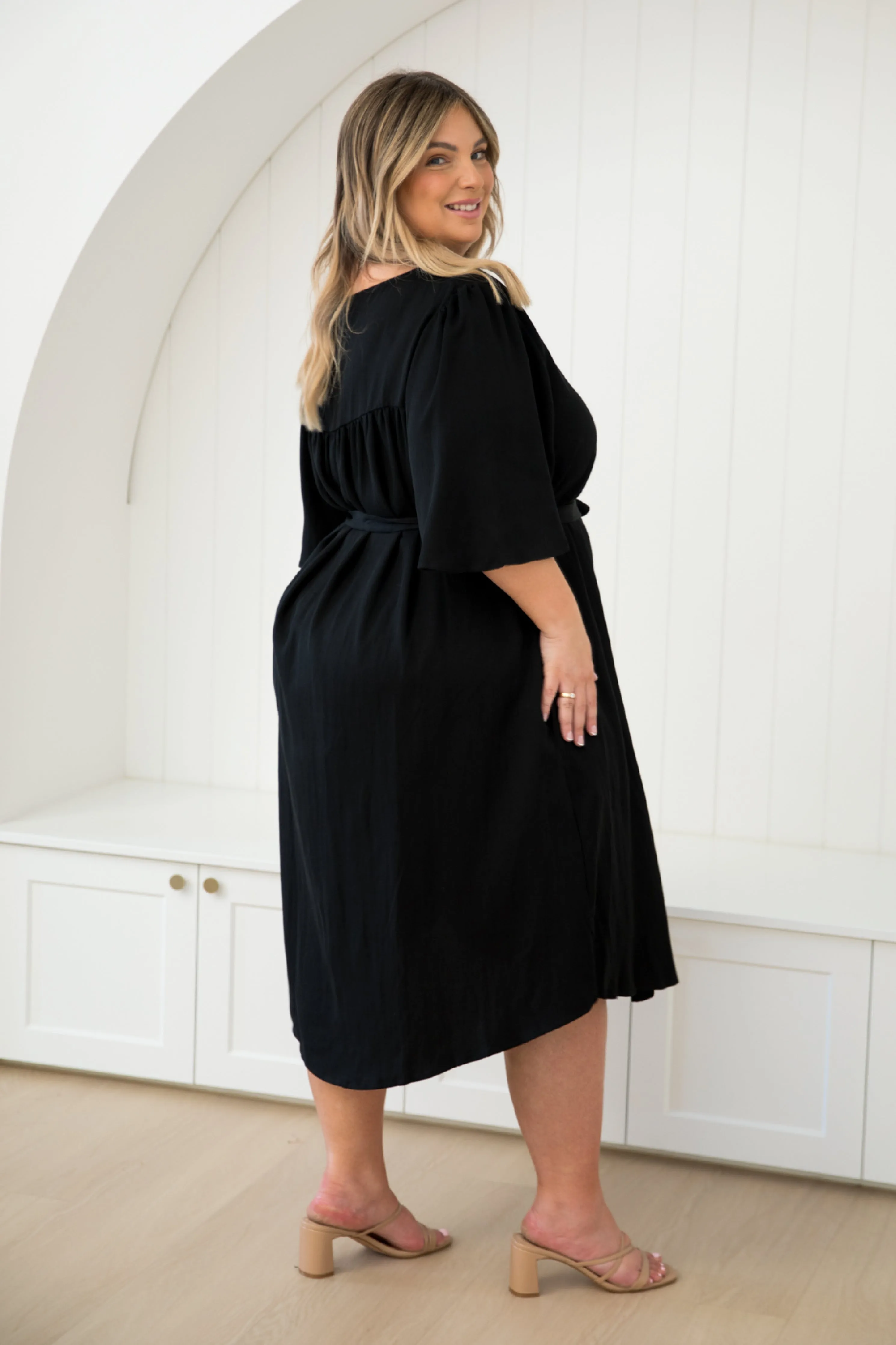 Makeo Dress in Black