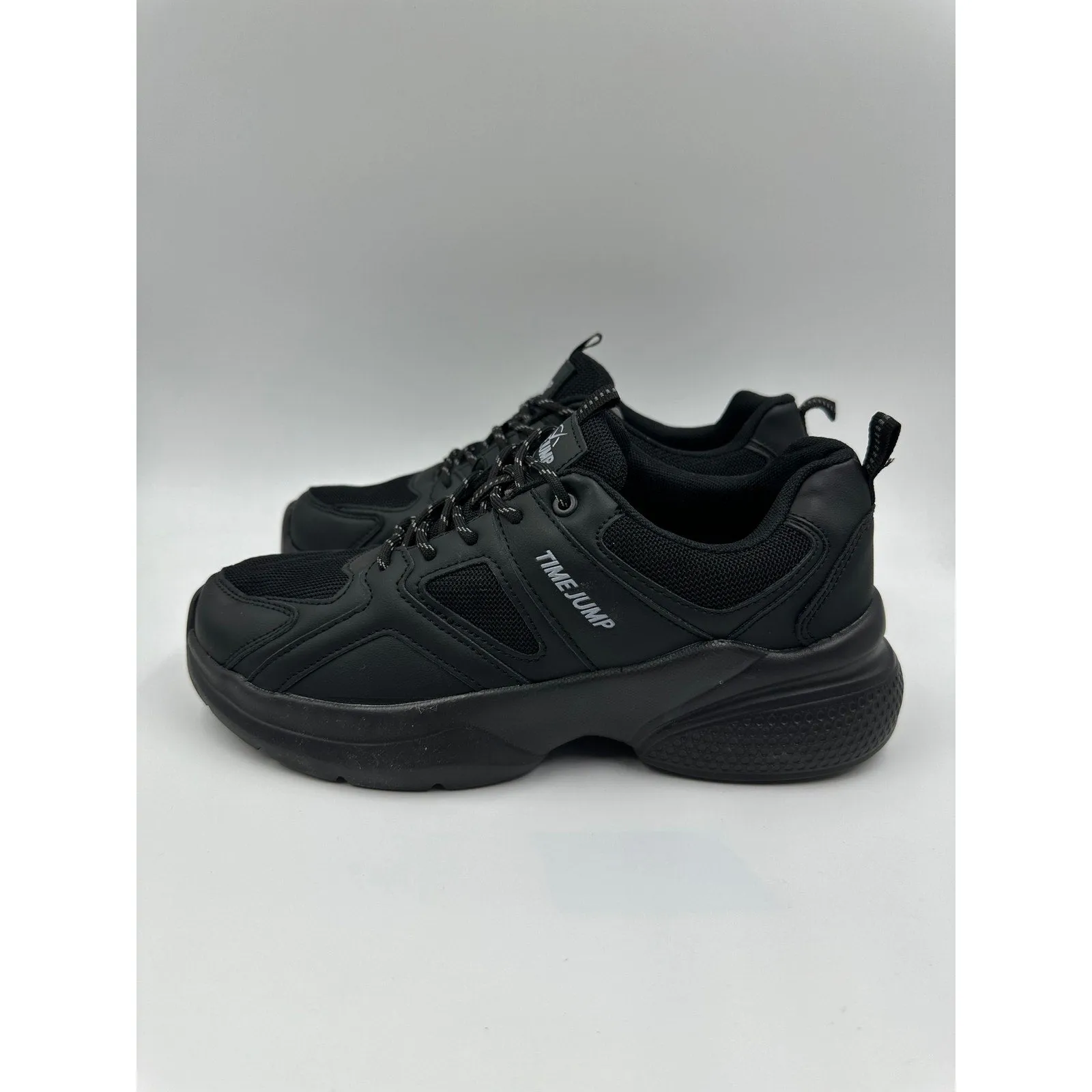 Men's Size 9, Black Low Top Sneakers w/ Ultra Thick Sole for Ultimate Support