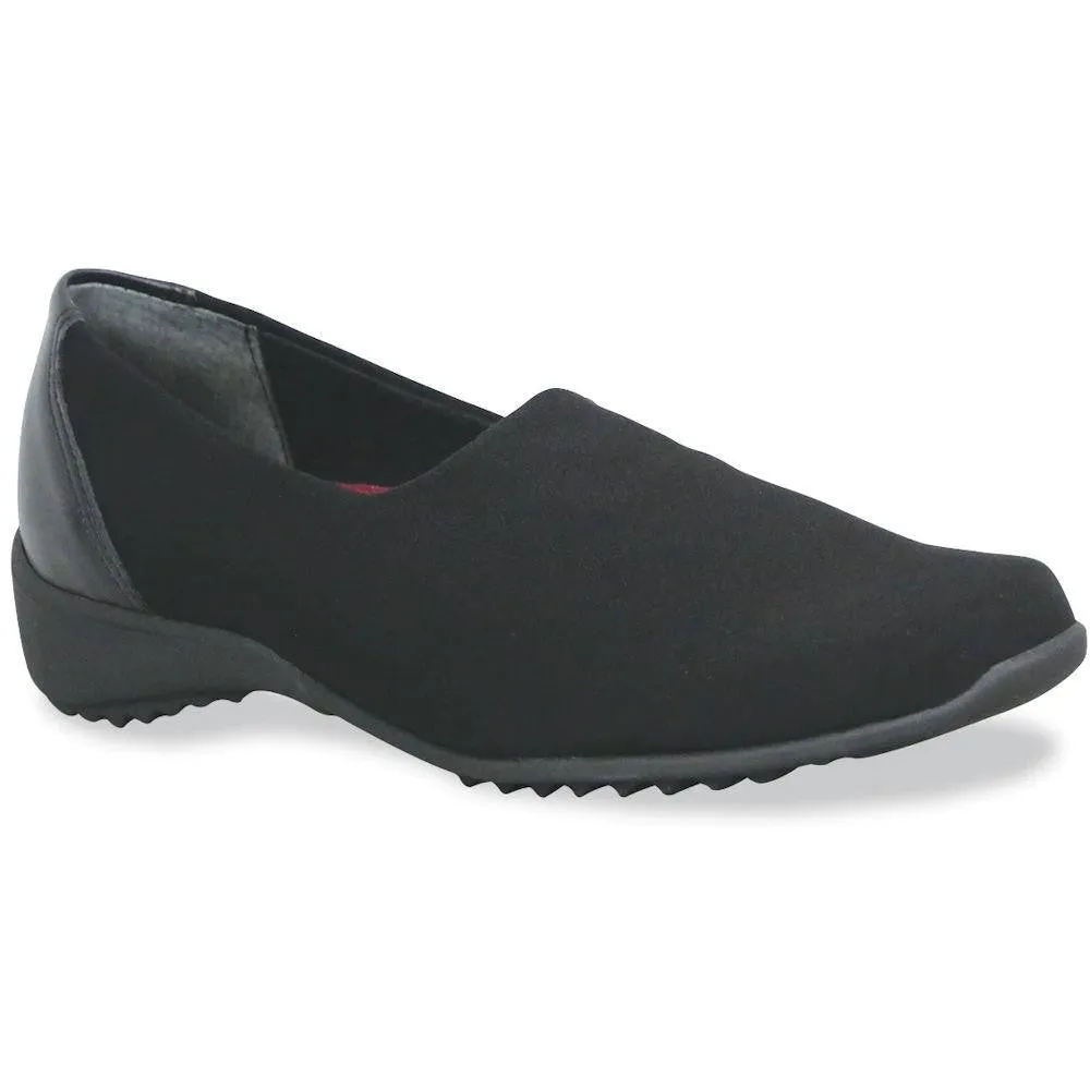 Munro Women's Traveler Slip-On - Black