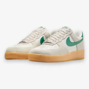 NIKE AIR FORCE 1 '07 LV8 PHANTOM/MALACHITE-GUM YELLOW FQ8714-001