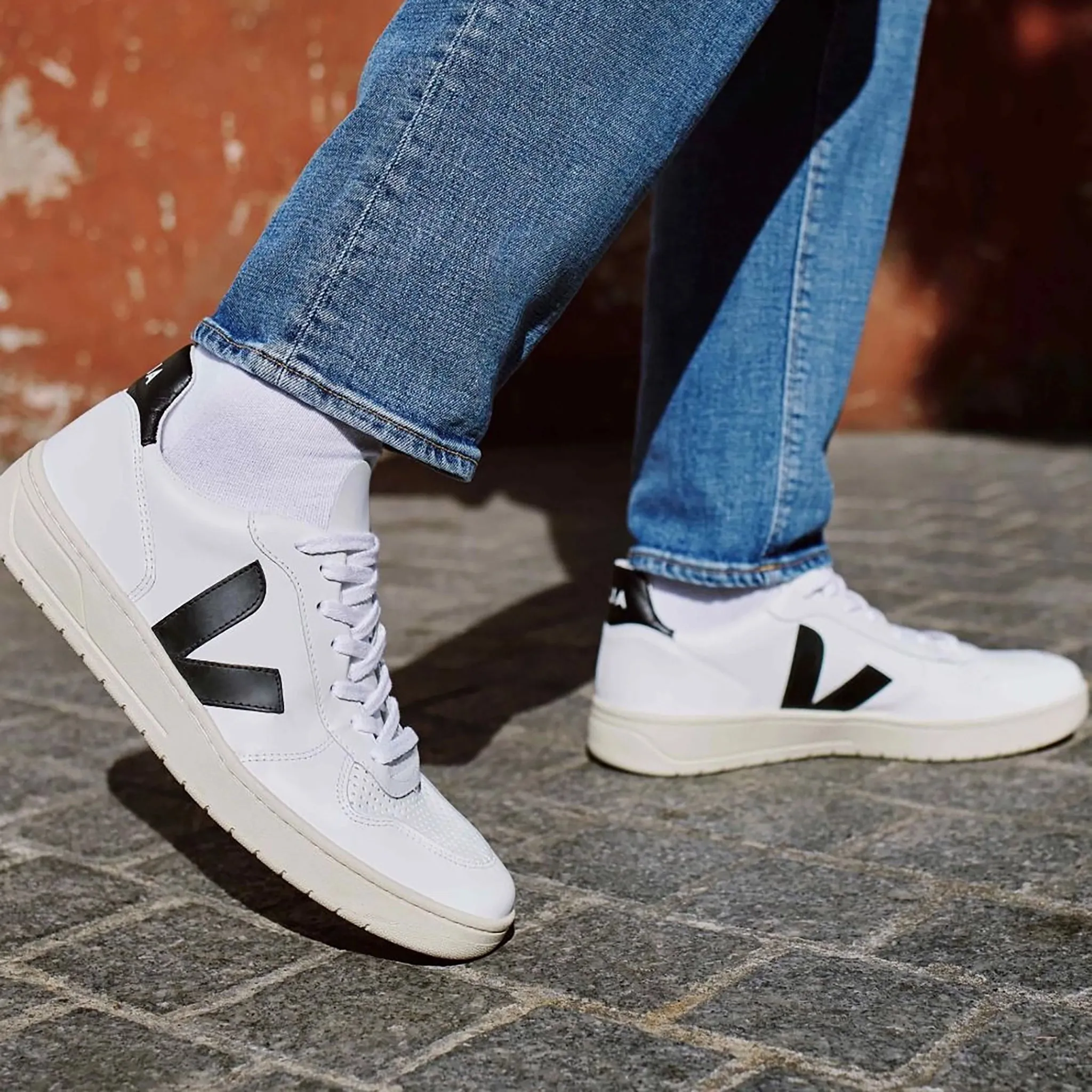 V-10 Leather Trainer - Extra White / Black