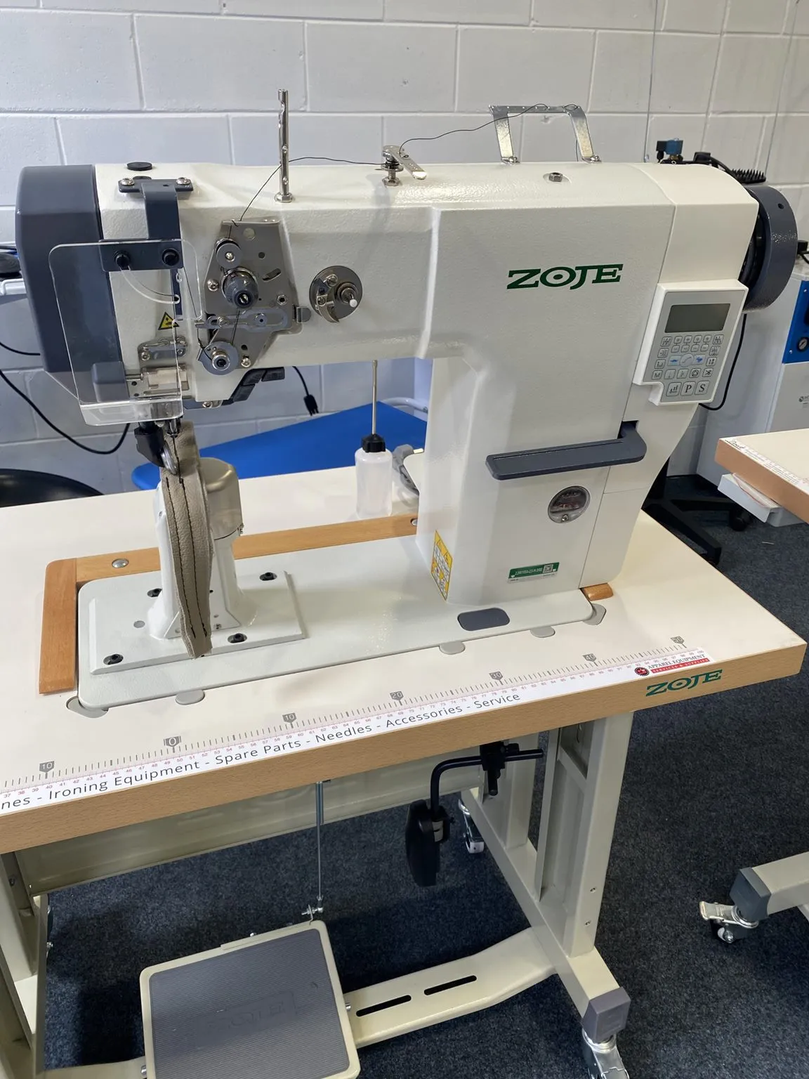 Zoje Automatic Post Bed Leather Sewing Machine